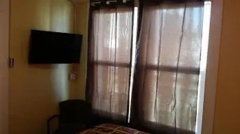 Desmond Hotel 6
