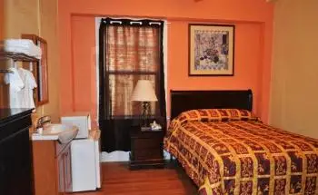 Desmond Hotel 9